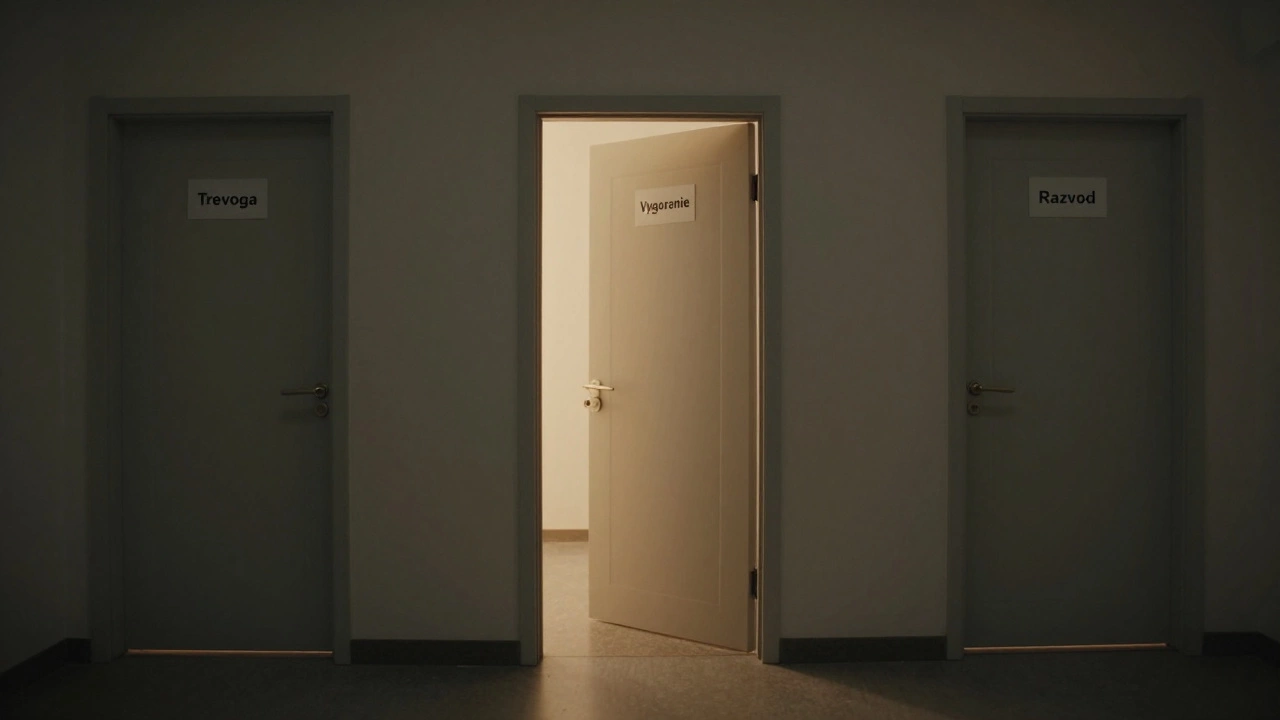 Три закрытые двери с метками проблем, одна слегка открыта и светится — символ специализированной помощи.